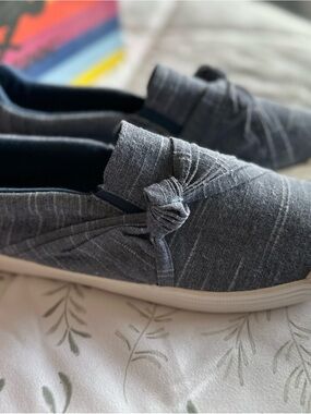 Rocket Dog women’s sneakers size 11.  New without tags.